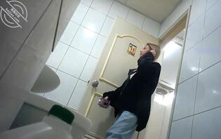 （精品转载）超高颜值美女厕拍1