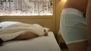 少妇收割机 约熟女情人吃完饭酒店啪啪，到房间直接脱光光激情开操2