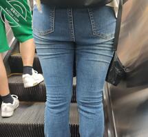 女大学生肥臀紧身牛仔裤0