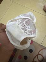 打胶嫂子的原味内裤胸罩，鸡巴套内裤兜里射出来0