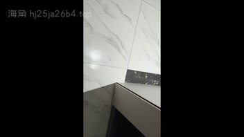 125. 【视频】一个礼物换来老姐的一顿输出，小老弟的身体真的扛不住啊