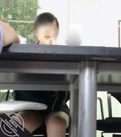 偷拍新来的实习生美女1