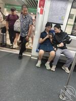 五一街拍嫩妹不穿内裤