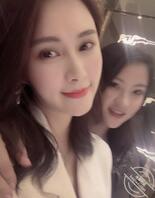 43岁气质人妻少妇，被多人轮流内射。1