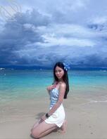 意淫骚逼女同学，光脚和白袜 1