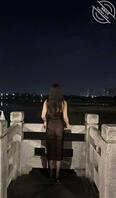 人妻少妇户外公园刺激露出