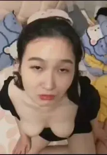 成都师范学院反差学妹【赵怀婷】颜值看起来像是邻家小女友的感觉