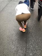 刚口爆完，出来买早餐，发现个适合后入的1