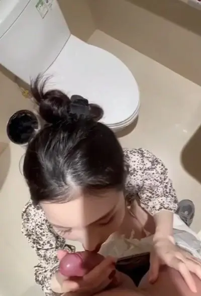 东莞长安实验小学周某男恋爱期间出轨乌沙小学超高颜值美女老师曾玉婷被曝光，两人线上聊骚线下约炮