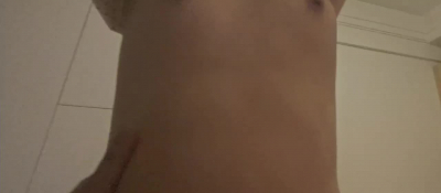 蹦蹦跳跳的小白兔