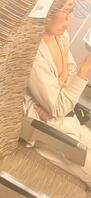偷拍漏乳沟的眼镜少妇