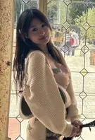【袁敏厦门鼓浪屿酒馆老板娘母狗痴迷一夜情被大屌猛男 被干到腿软瘫成烂泥】 袁敏厦门鼓浪屿酒馆老板娘母狗痴迷一夜情,邂逅大屌男连操三天三夜,被操成一滩烂泥!老板娘化身母狗反差婊,酒店内身着黑丝情趣装极尽搔首弄姿1