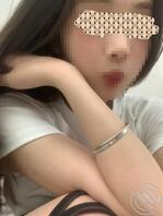 骚女儿上晚自习真空裙底被帅气男同学看到，勃起的大鸡巴插进来多好1