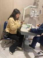 46 妹妹跟着我每天玩游戏玩手机，终于把眼睛熬坏了，还得带妹妹去配眼镜!2