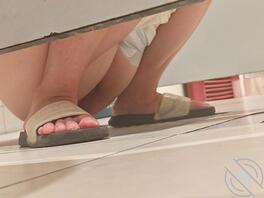 保定厕所偷拍骚逼2