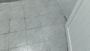 第二期，原创手持厕拍！民办高校大学生嫩妹上厕所