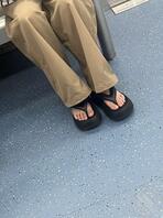地铁随拍白袜2