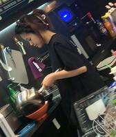最近厕拍瘾大今天去网吧厕拍两个美女0