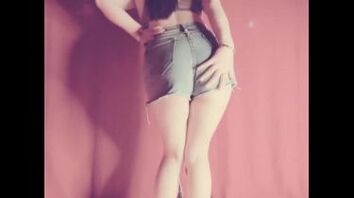 丰满的臀部(新联系间&radic;介)