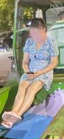 接娃放学 校门口大胸露奶少妇 扣子都崩开了1