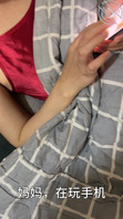 48原创视频贴，就算被外公外婆发觉，禽兽儿子继续操妈妈，还叫妈妈勾引外公0