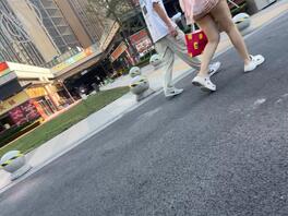 蕾丝袜子看的有点忍不住0