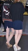 展会上的丝拖姐妹1