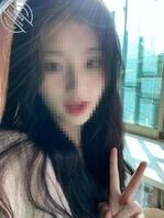 开小号加亲妹妹，骗妹妹发裸照