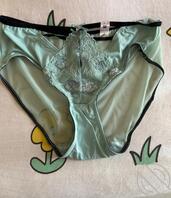 我妈80年的还穿这么骚的内裤0