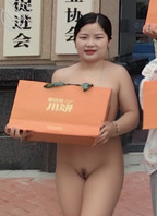 厕所偷拍女同事小莉姐女厕尿尿2