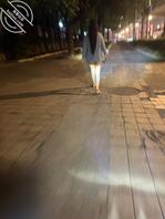 路上偷拍    裙子缠到车轮子不得已把裙子脱了0
