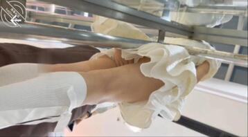 （精品转载）抄底极品美女的黑森林0