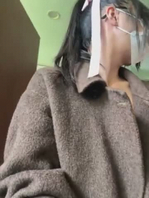 卫生间里裸体夹奶子