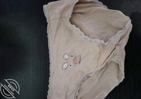 贪恋我女儿的味道，拿着她的内裤撸射1