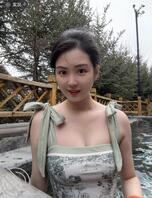 今天和我姐去泡温泉，几把硬了一下午有大神能帮她ao脱衣嘛，太想对她撸了1