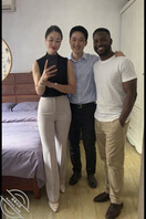 广东媚黑绿帽奴让老婆被黑爹下种0