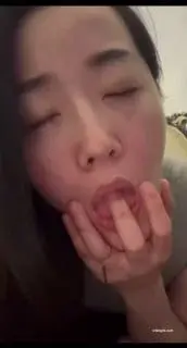 抖音30W粉丝29岁美少妇【豹什么豹】私人订制福利视频流出，榜一大哥一对一裸聊自慰扣穴视频