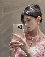 【夏薇薇】已婚 售楼处置业顾问 如果我脱光趴在售楼处 会有男人排队操我吗0