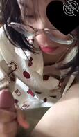 爸妈一不在家，妹妹就忍不住了0