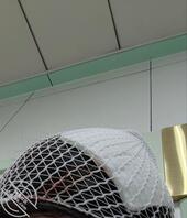 看到妈妈跟爸爸在打电话,就把老妈给强奸了,老爸把我送进了医院。0