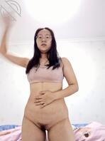 露脸合集自拍来了，这样的母狗是哥哥们心目中的母狗吗，喜欢的哥哥们敬请评论