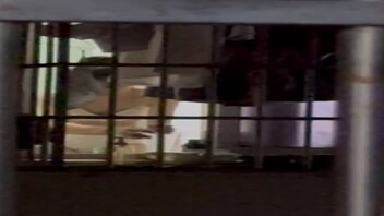 这个骚逼天天光着身子，看着都骚