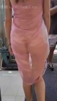 粉色透明衣服露出