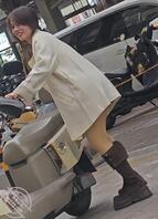 偷拍家附近街道菜铺极品美女老板娘，美腿丝袜??2