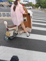   骑车  短裤 白袜 小美女1