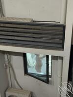 今天回家在走廊看到楼下的人妻在洗澡，刚忙拿出手机拍了几张