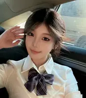 西安李墨寒外表清纯实则“捞女”，不仅花金主钱，还将其“免费”送给他人白嫖并录制视频。金主发现视频后，其床上扭腰摆臀的放荡形象与平日清纯人设形成巨大反差。0