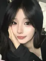 西安李墨寒外表清纯实则“捞女”，不仅花金主钱，还将其“免费”送给他人白嫖并录制视频。金主发现视频后，其床上扭腰摆臀的放荡形象与平日清纯人设形成巨大反差。2