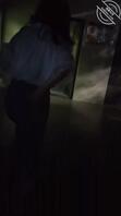 精虫上脑冒死厕拍牛仔包臀裙大屁股美女，没想到小骚货穿的豹纹内裤好性感2