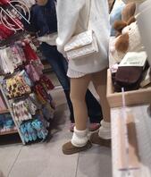 原创抄底 抄底性感白内高颜值妹子1